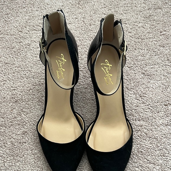 Elegant Black High Heels - Picture 2 of 8